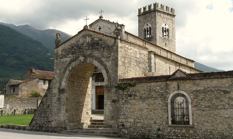 IL FONTE BATTESIMALE DI CAMAIORE OLD